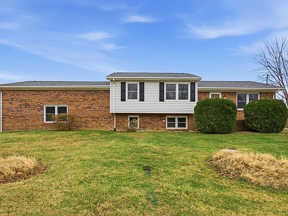 3rd image of 935 Rolling Hills Dr