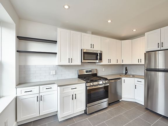 4th image of 152 Degraw St APT 3R