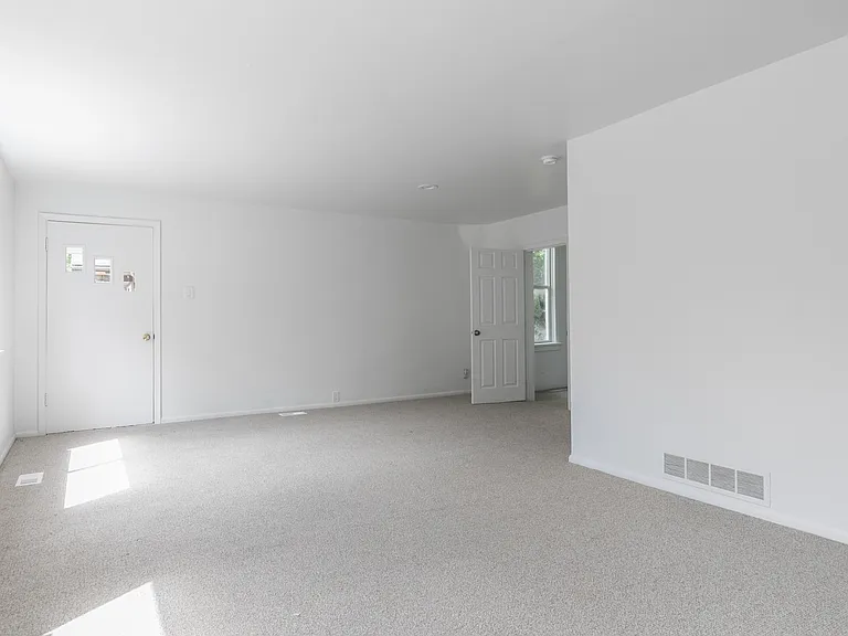 156 N Laxon Ct — Photo 13