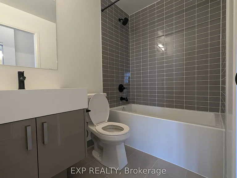 280 Dundas St W #814 — Photo 13