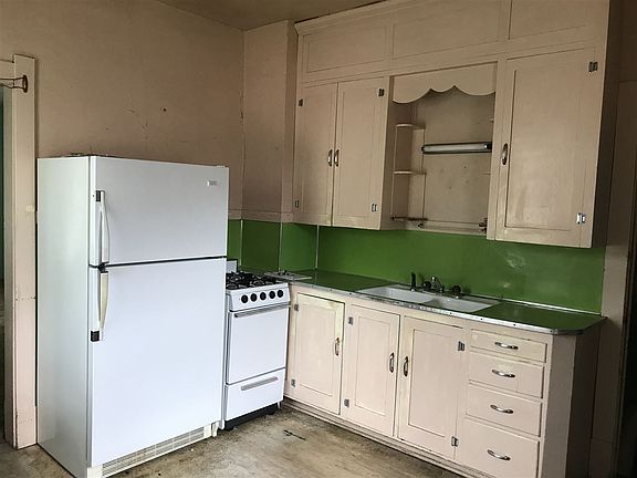 3rd image of 819 2nd St