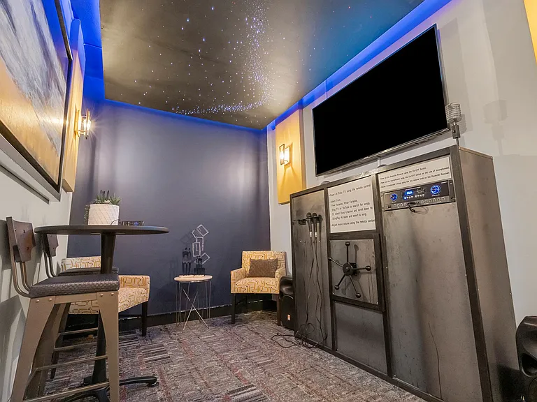 Lux Apartments — Photo 36