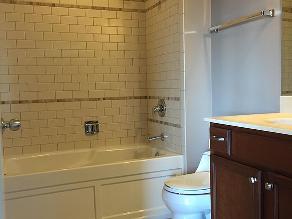 2nd image of 2158 W Grand Ave Unit 408
