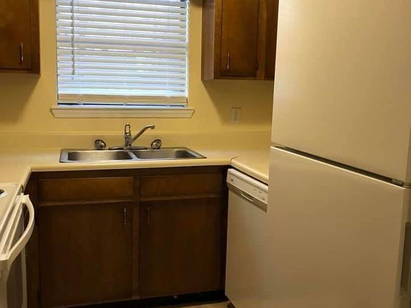 3rd image of 5212 Sunbeam Ave