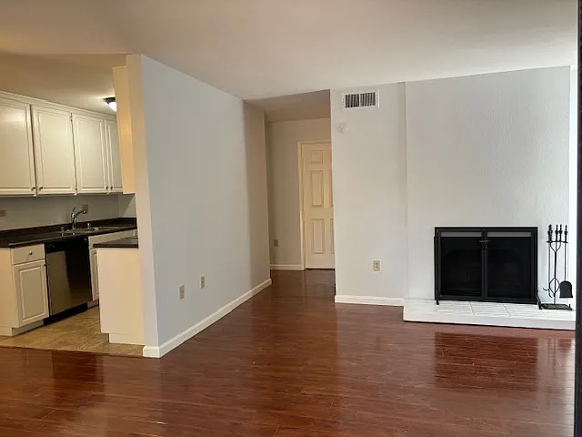 877 Woodside Ln E #9 — Photo 5