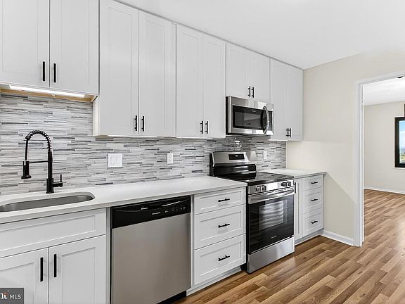 3rd image of 205 Yoakum Pkwy Unit 1511