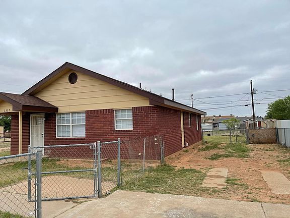 3rd image of 1512 Woodlawn Dr