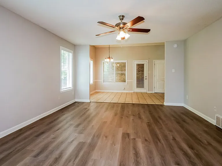 1341 Broadstone Ln — Photo 6