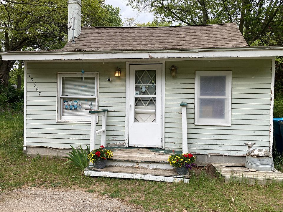 2nd image of 15567 Comstock St