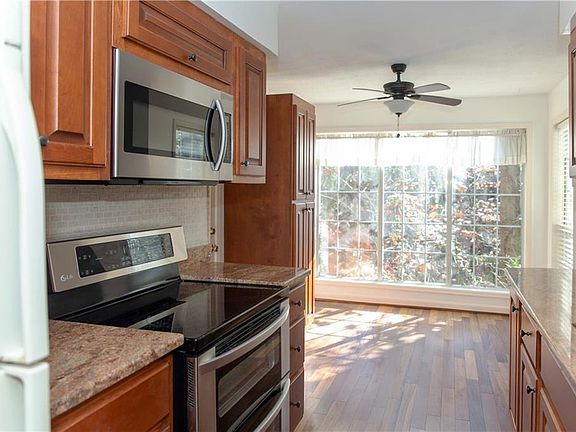 4th image of 614 Glenleaf Dr