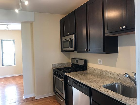 3rd image of 2452 W Albion Ave APT 1W