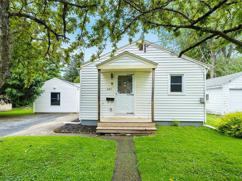 1st image of 221 Chappell St