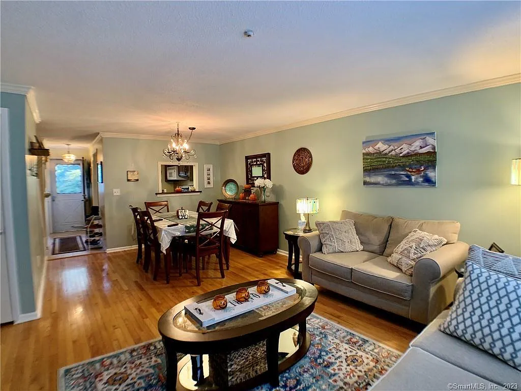 2 bed, 1.5 bath, 1414 sqft, $2,300 — Photo 2