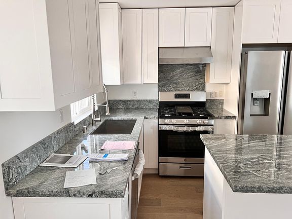 4th image of 7677 Glencrest Dr