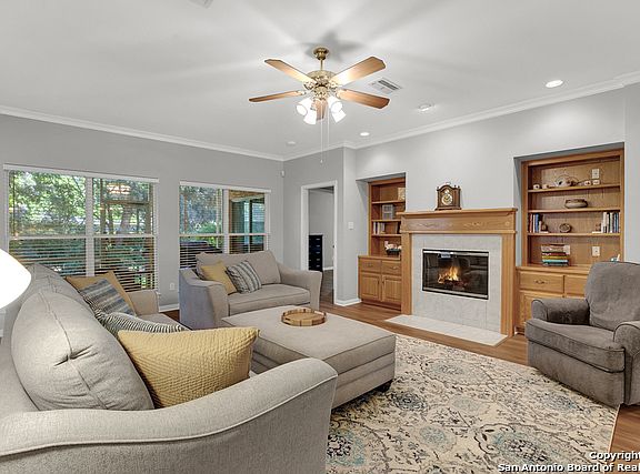 5th image of 637 Evergreen Ln