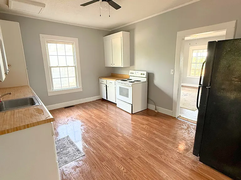 216 Lester Ave — Photo 7