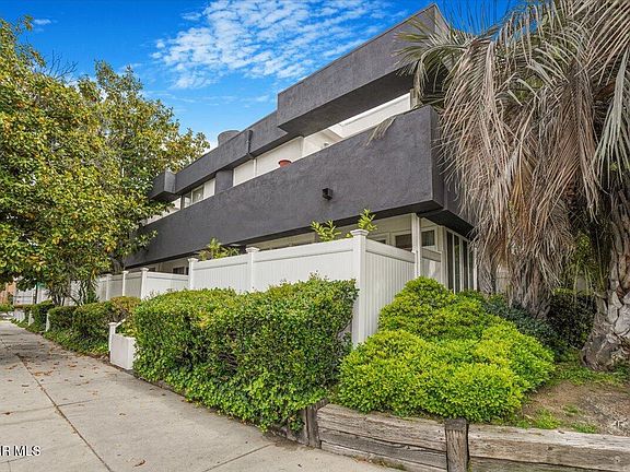 3rd image of 17842 Magnolia Blvd #20