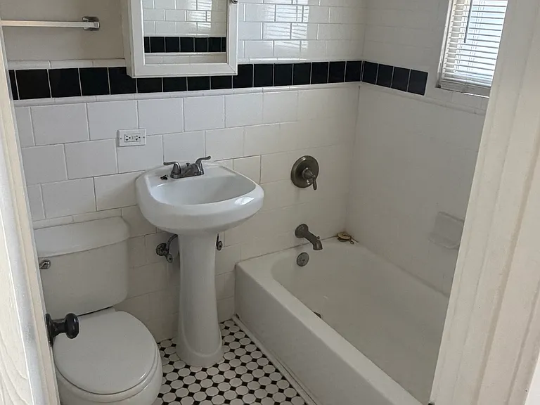 814 Main St #5 — Photo 5