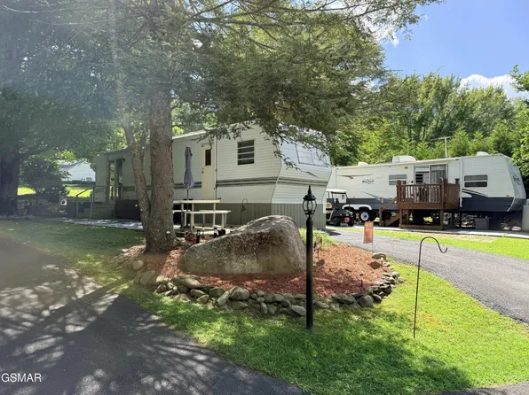 4229 E Pkwy #136-lot 136, Gatlinburg, TN 37738