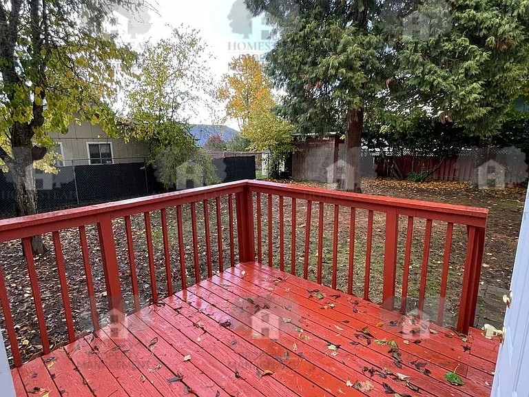 582 Main St W — Photo 16