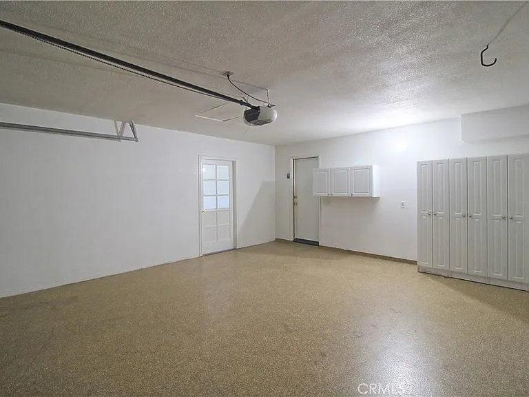 28422 Belleterre Ave — Photo 15