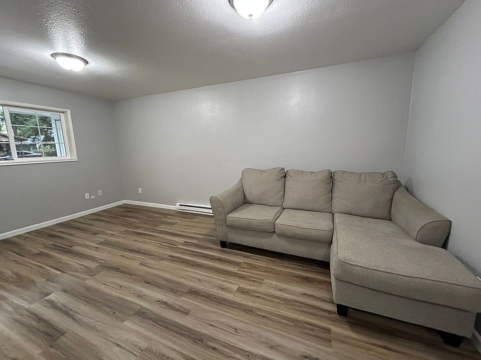2nd image of 1005 Allen Dr APT C