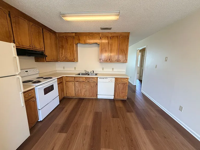 1438 Green St — Photo 23