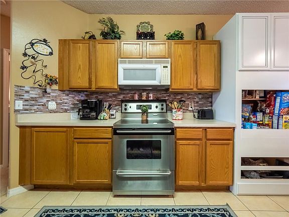 5th image of 320 Sunset View Dr
