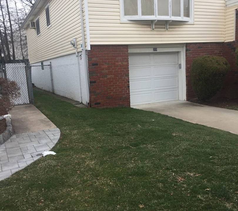 2nd image of 209 Woodbine Ave