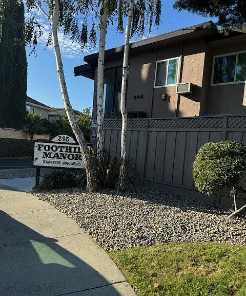 Foothill Manor — Photo 1