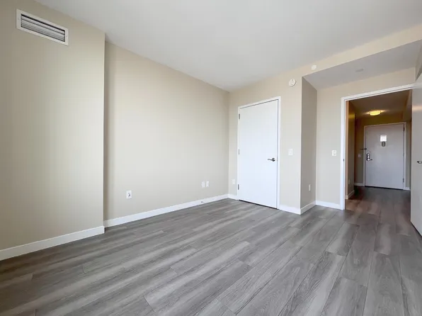 1524 Sheepshead Bay Road image 4 of 30