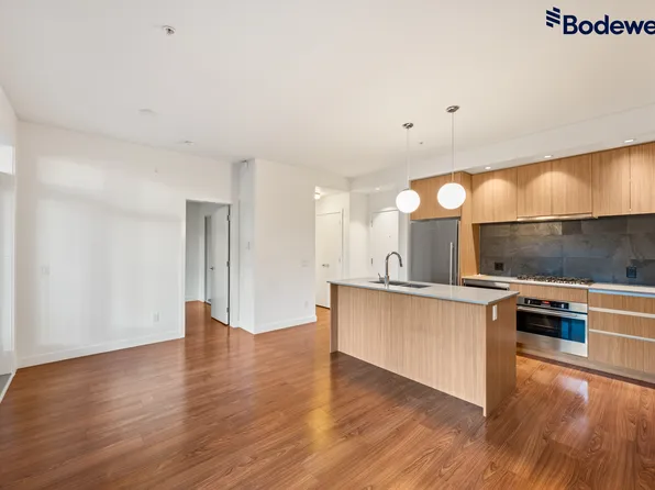 516 Foster Ave, Coquitlam, BC V3J 0E3