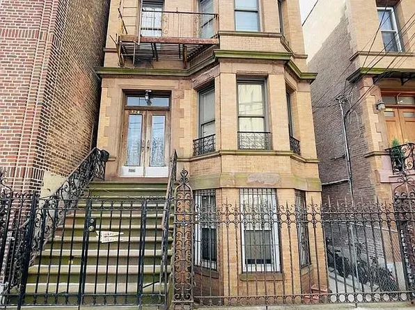 324 E 197 Street, Bronx, NY 10458