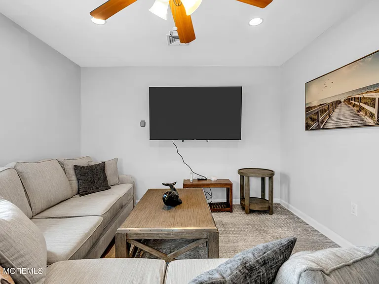 27 Arnold Ave — Photo 11