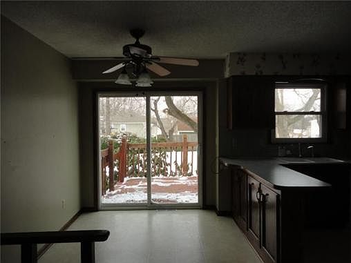 3rd image of 508 NE Noeleen Ln
