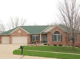 2724 Long Bluff Rd NE, Cedar Rapids, IA 52402