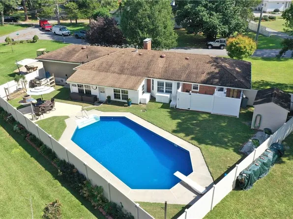 2725 Sterling Point Dr, Portsmouth, VA 23703