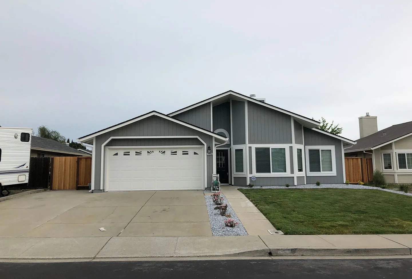 Lovely, Completely Renovated 3 Bed/2 Bath Single Family Home in Oakley! — Photo 1