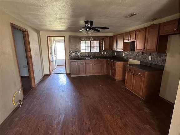 3rd image of 255 W Reed Ave
