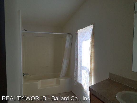 5th image of 2770 Truckee St