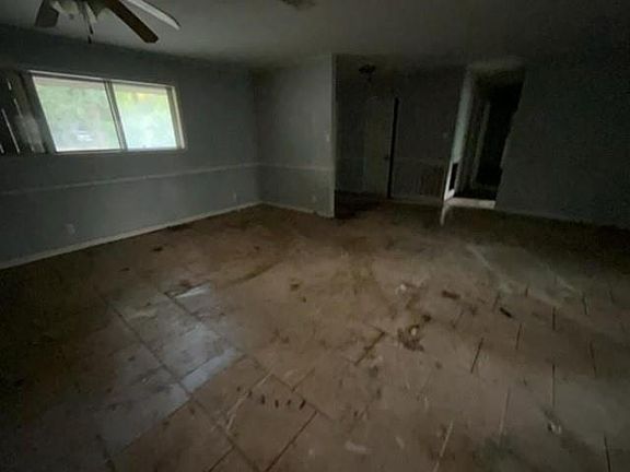 3rd image of 1403 Country Club Rd