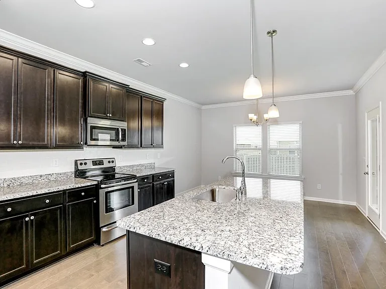 611 Willow Crest Ln SW — Photo 8