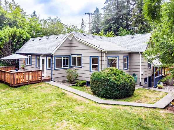 176 SE Beech St, Toledo, OR 97391