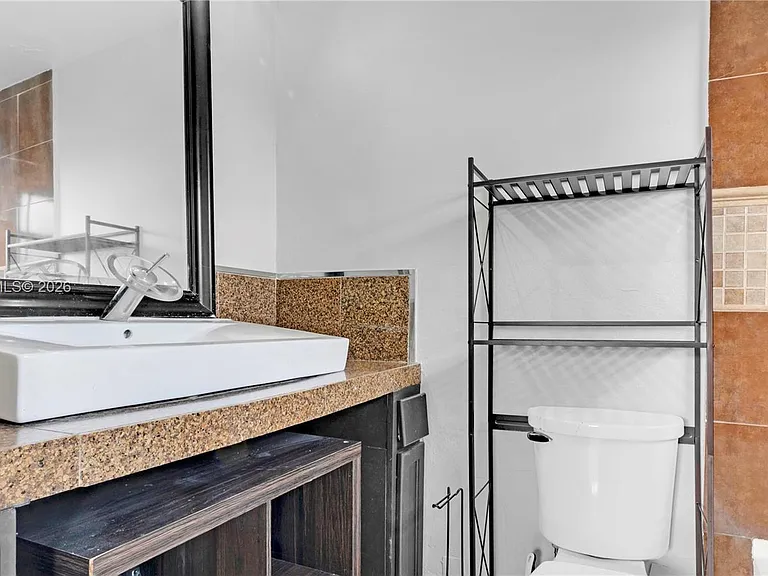 7925 Carlyle Ave #403 — Photo 15