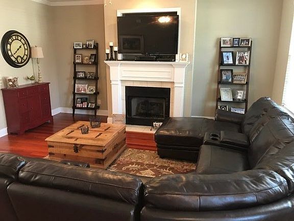 3rd image of 1018 Mansford Ln