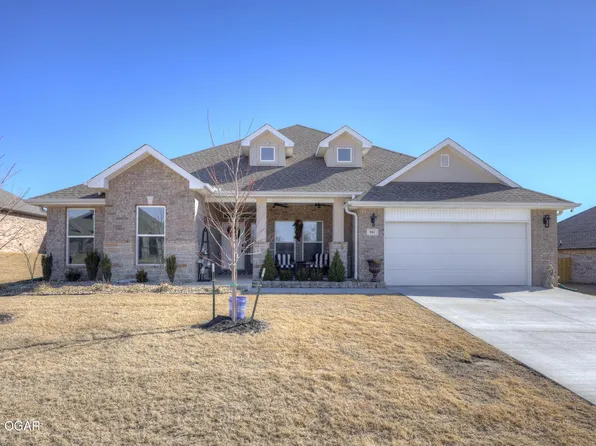 901 Black Thorn Dr, Carl Junction, MO 64834