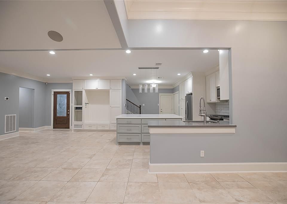 1st image of 4726 Hidden Springs Dr