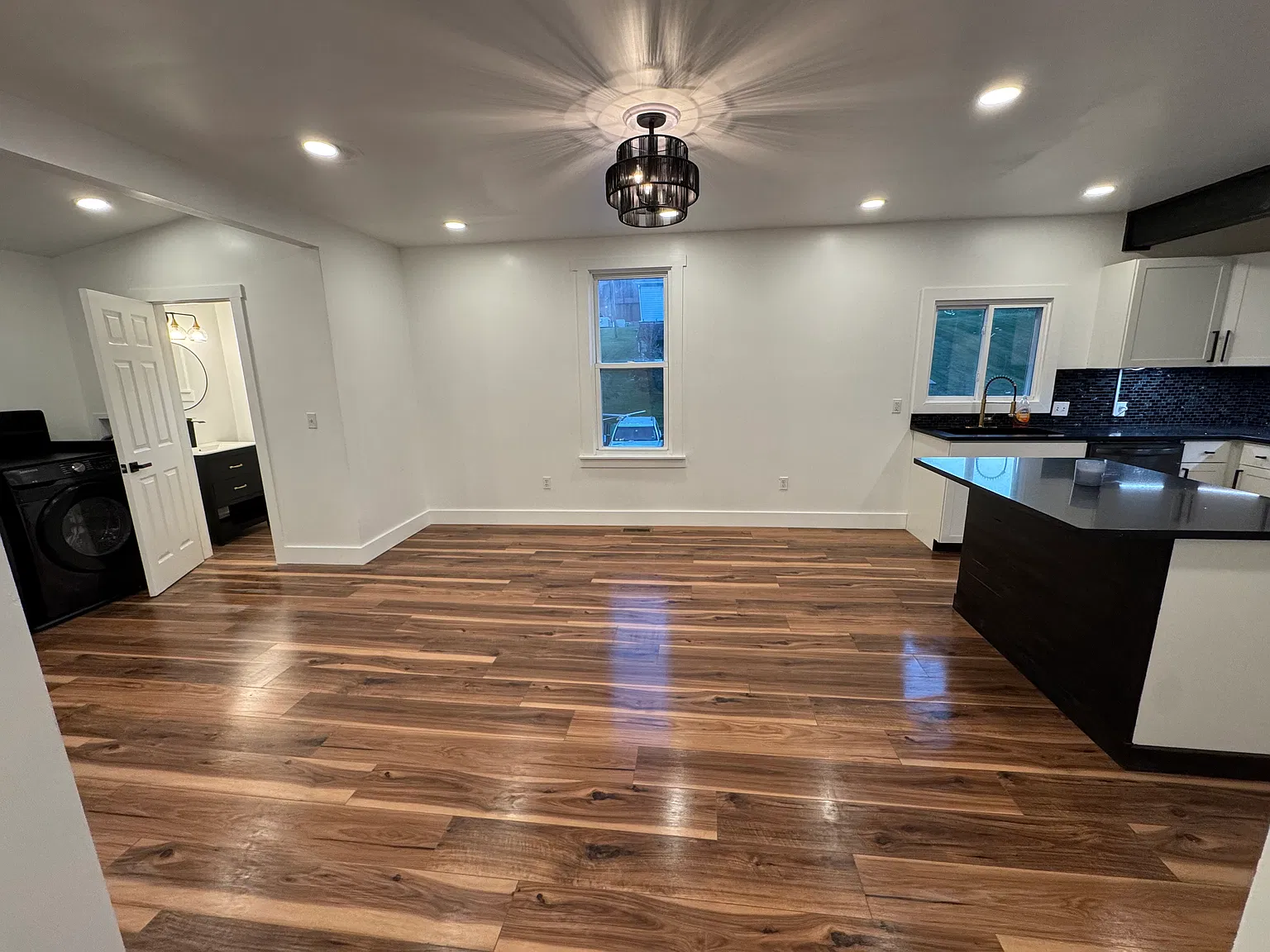 4 bed, 2.5 bath, 2090 sqft, $3,500 — Photo 4