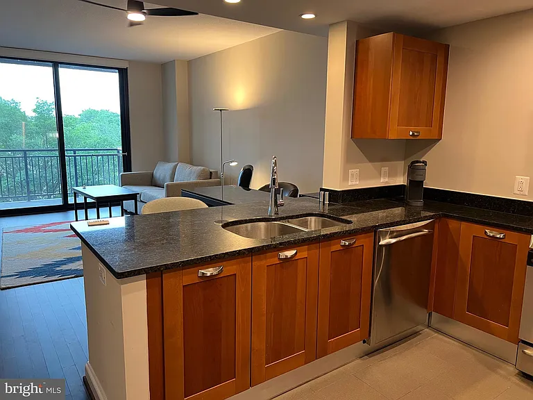 2451 Midtown Ave #606 — Photo 10