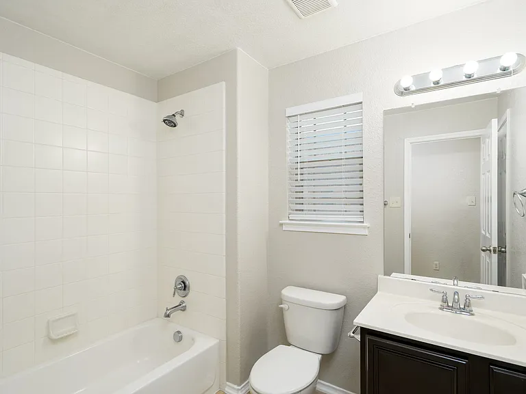 910 Trilby — Photo 11